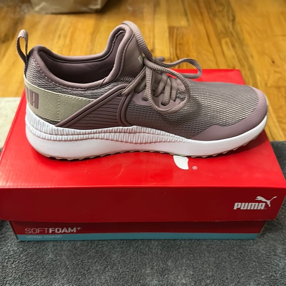 Puma sneakers size 6 - Picture 1 of 3